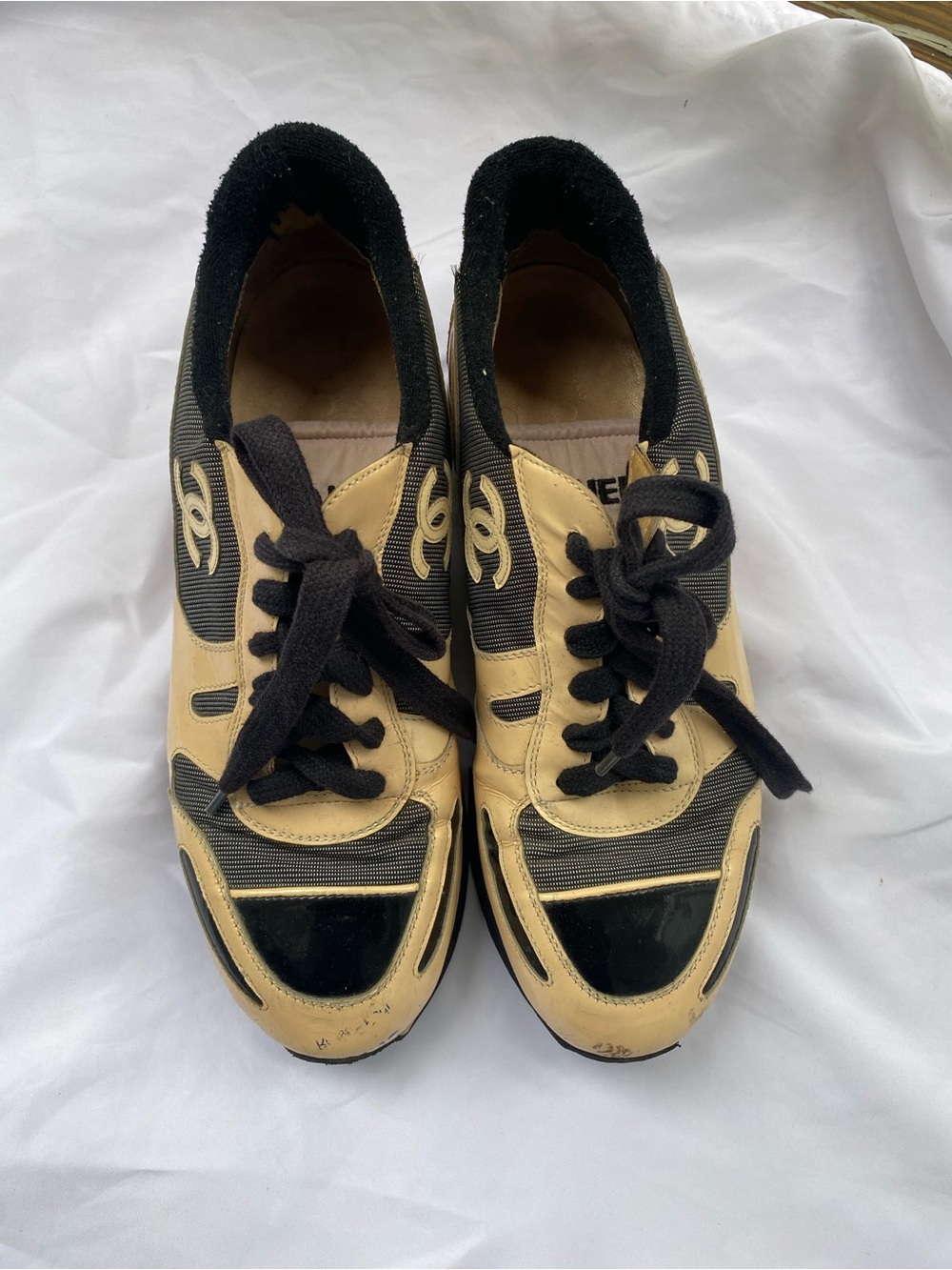 Vintage Chanel CC logo sneakers paten leather womens size 9 lace front FLAWS